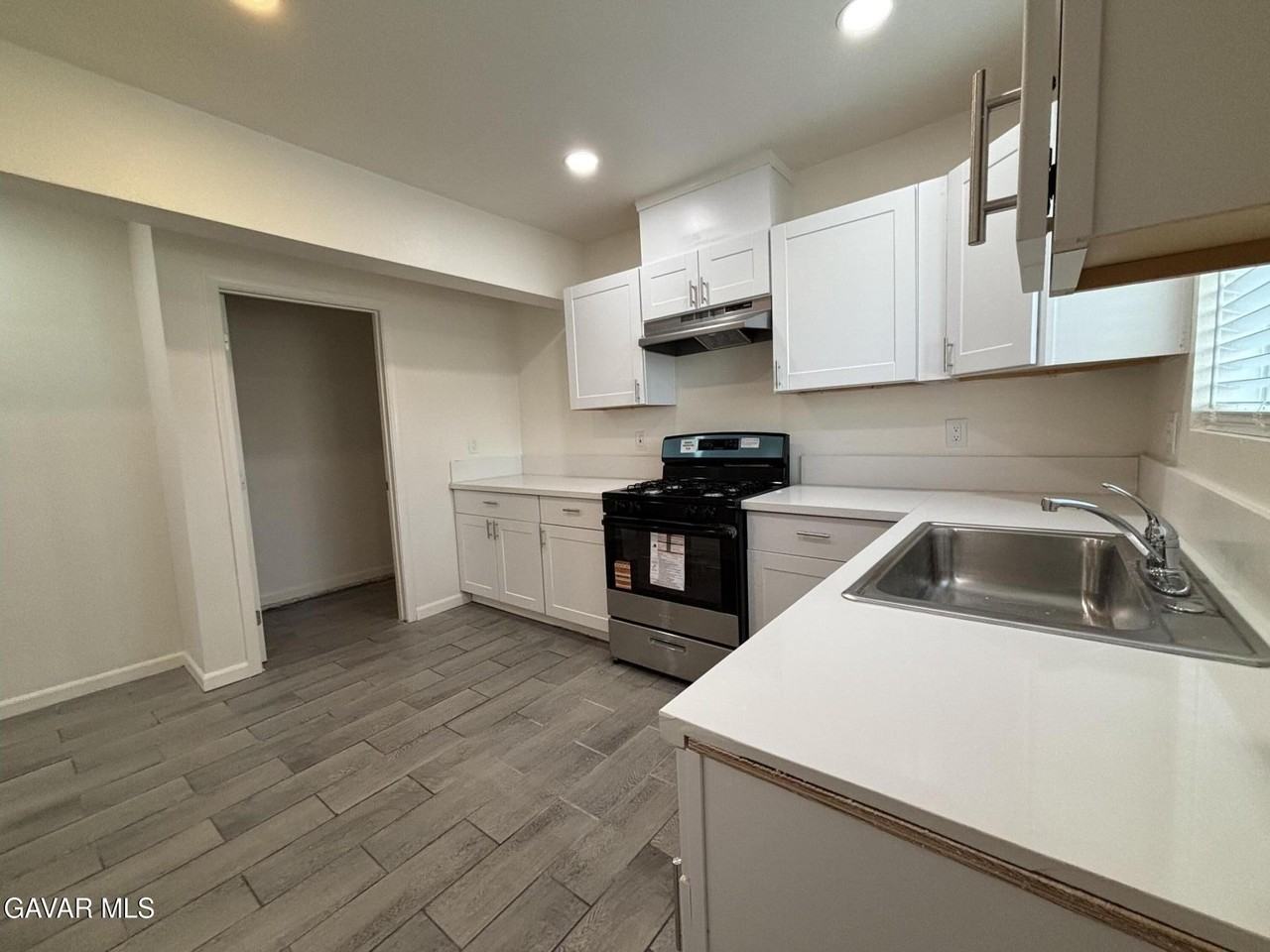 2658 Paxton Ave #B - Photo 2 of 9