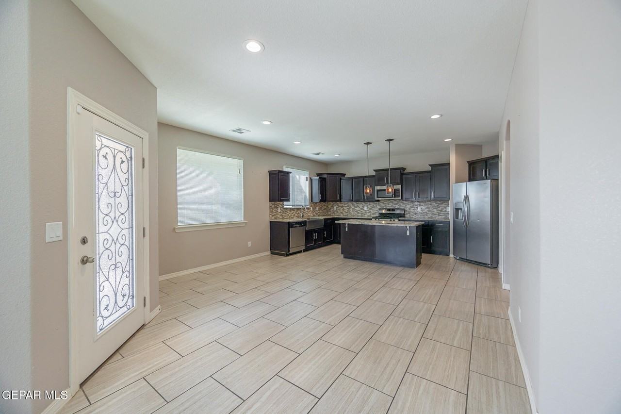 14447 Onnie Kirk Ave - Photo 2 of 43