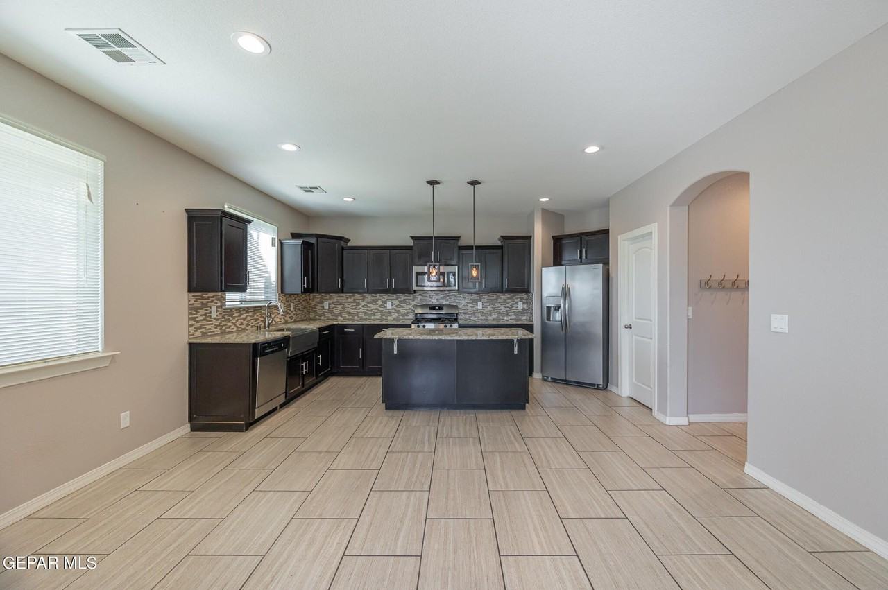 14447 Onnie Kirk Ave - Photo 3 of 43