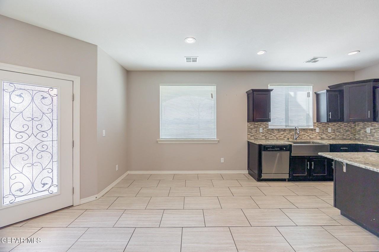 14447 Onnie Kirk Ave - Photo 4 of 43