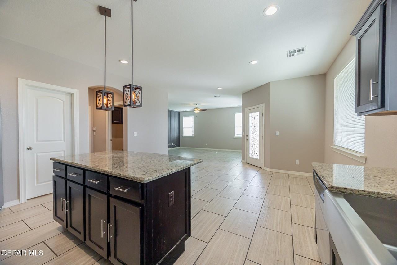 14447 Onnie Kirk Ave - Photo 5 of 43