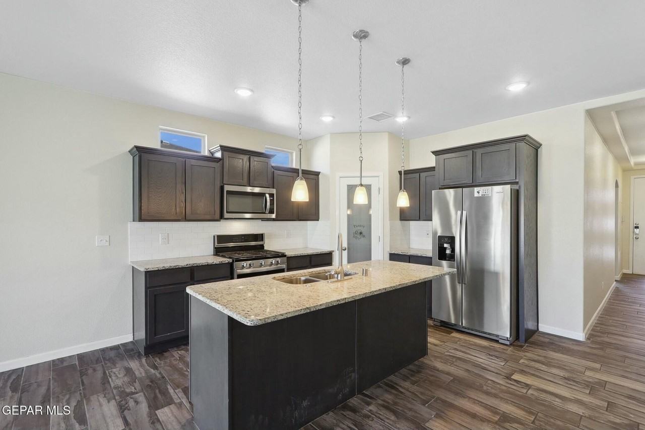 6921 Brown Mesquite Ln - Photo 7 of 26