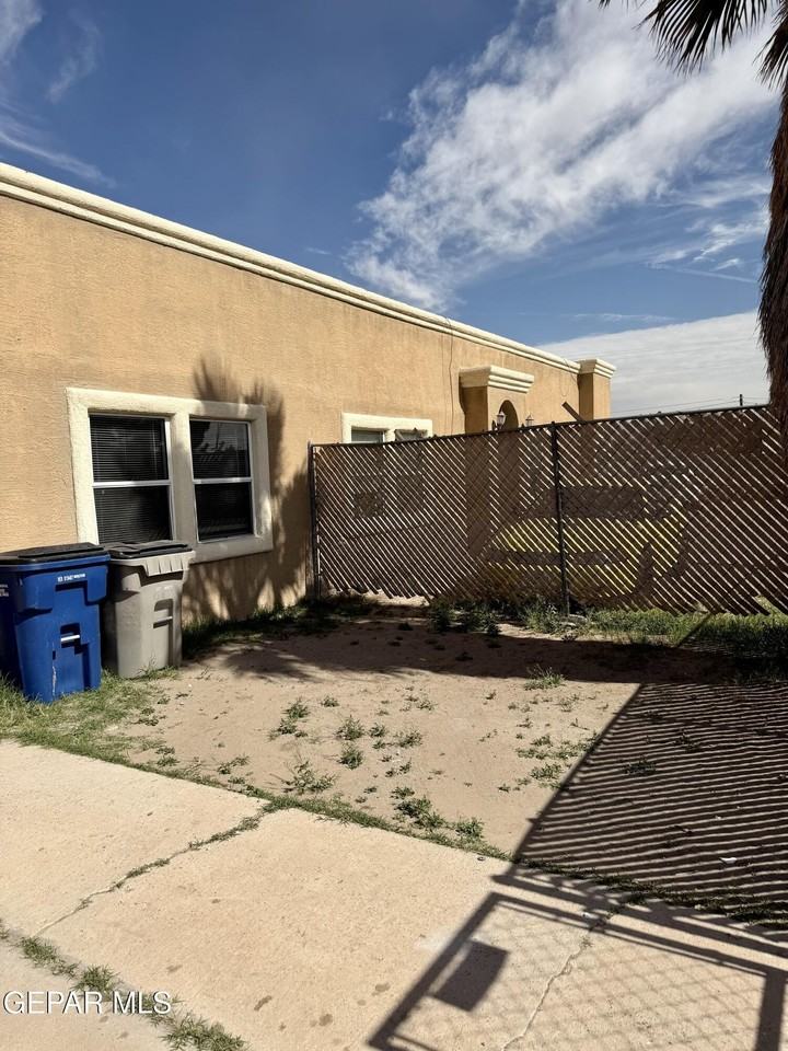 601 Lomaland Dr Unit A - Photo 6 of 50