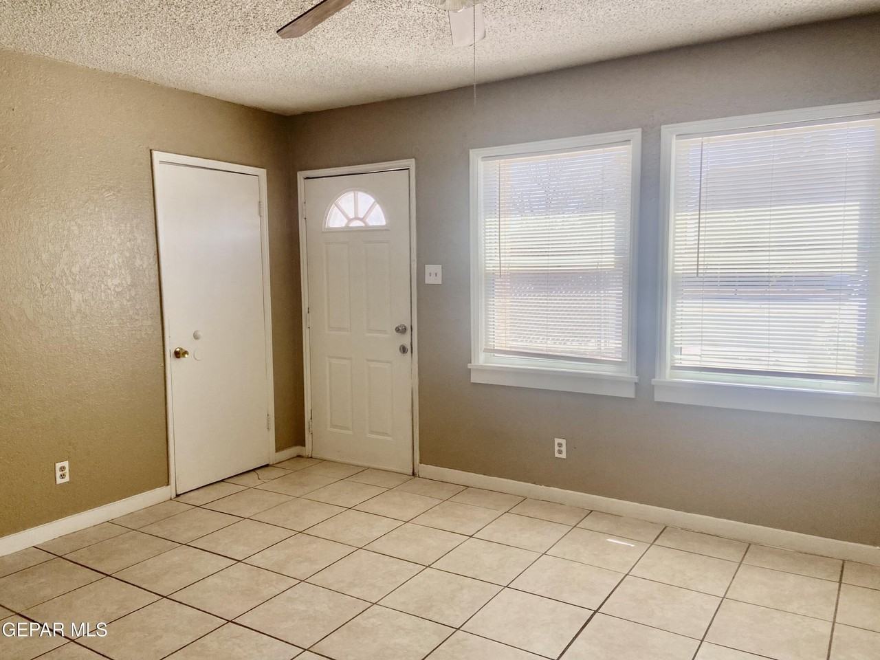 601 Lomaland Dr Unit A - Photo 7 of 50