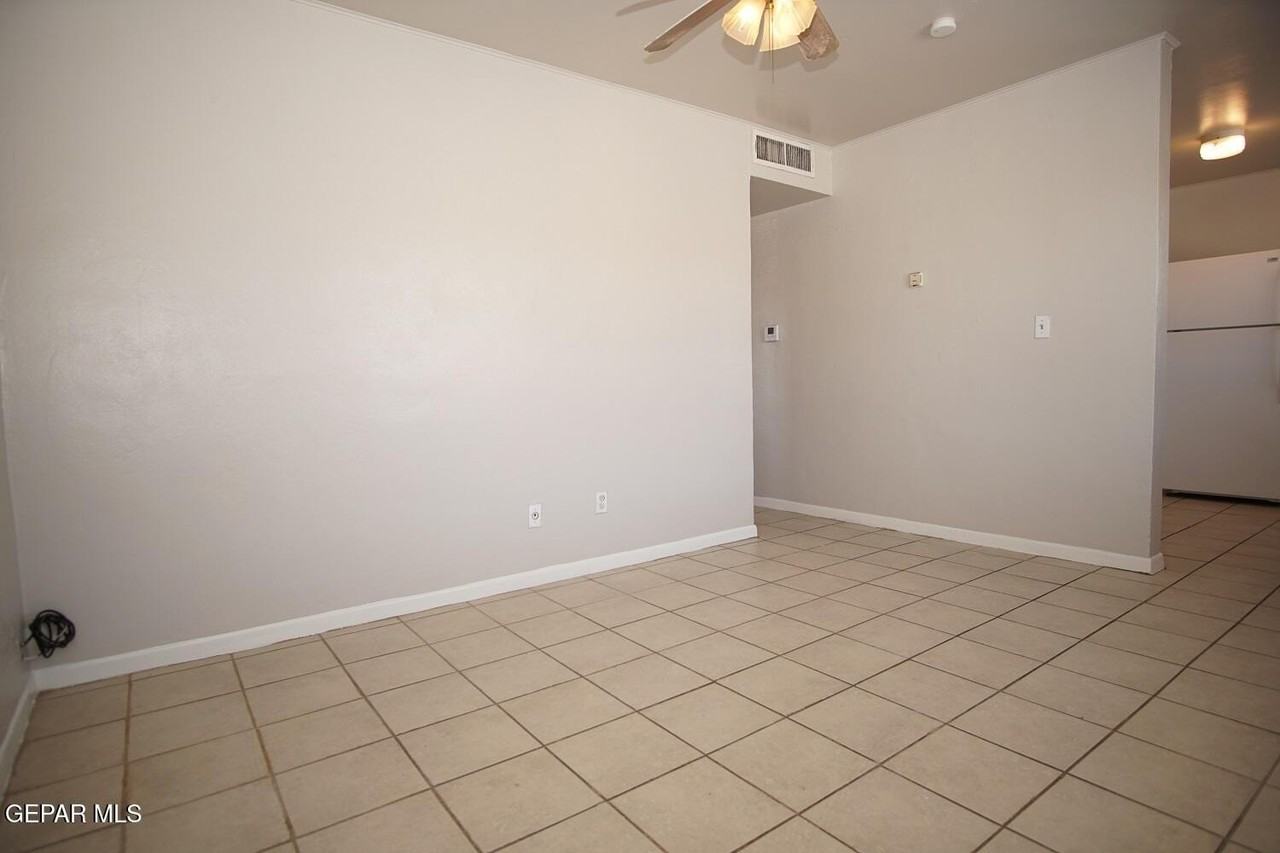 7309 Alameda Ave Apt B - Photo 3 of 11