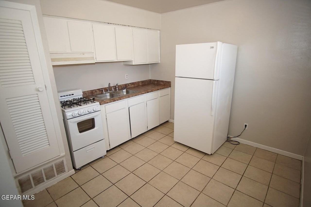 7309 Alameda Ave Apt B - Photo 4 of 11