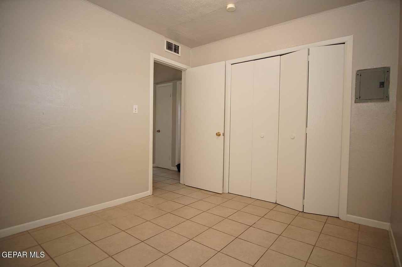 7309 Alameda Ave Apt B - Photo 6 of 11