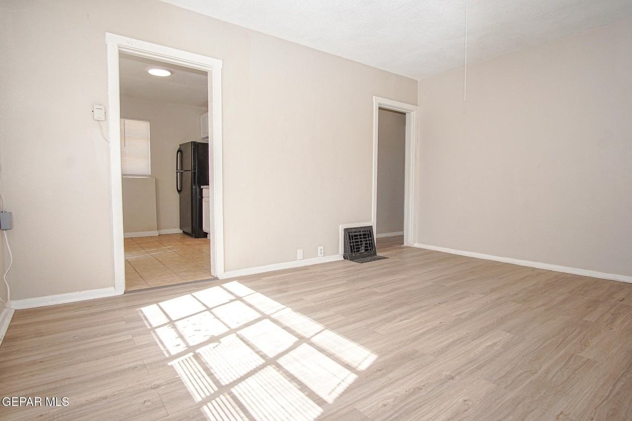 1309 Chadbourne St - Photo 3 of 17