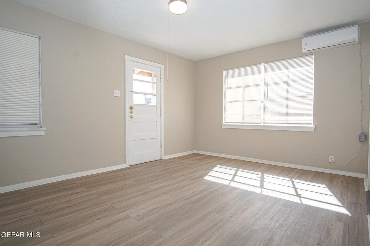 1309 Chadbourne St - Photo 4 of 17