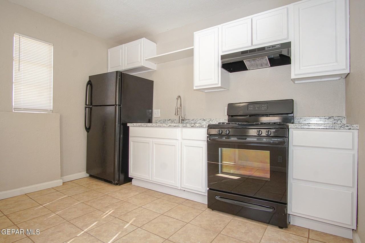 1309 Chadbourne St - Photo 5 of 17