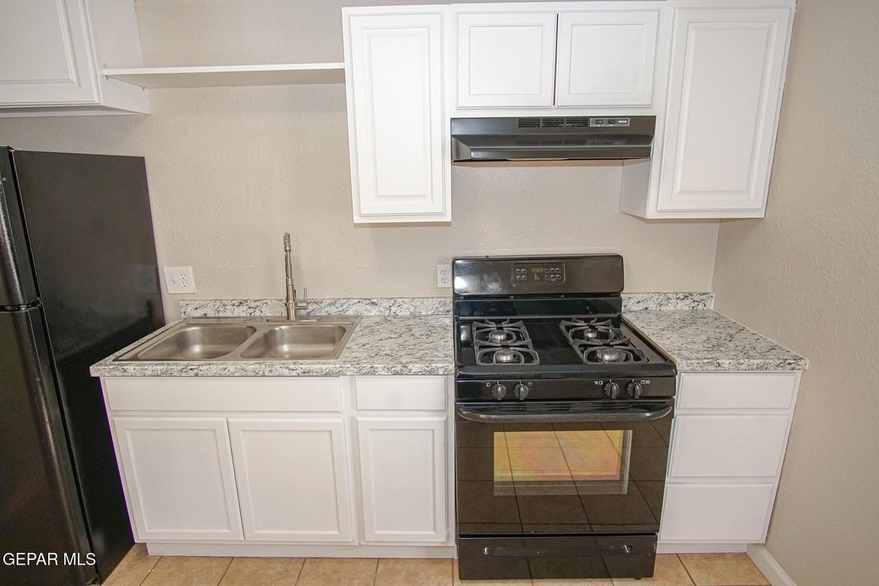 1309 Chadbourne St - Photo 6 of 17