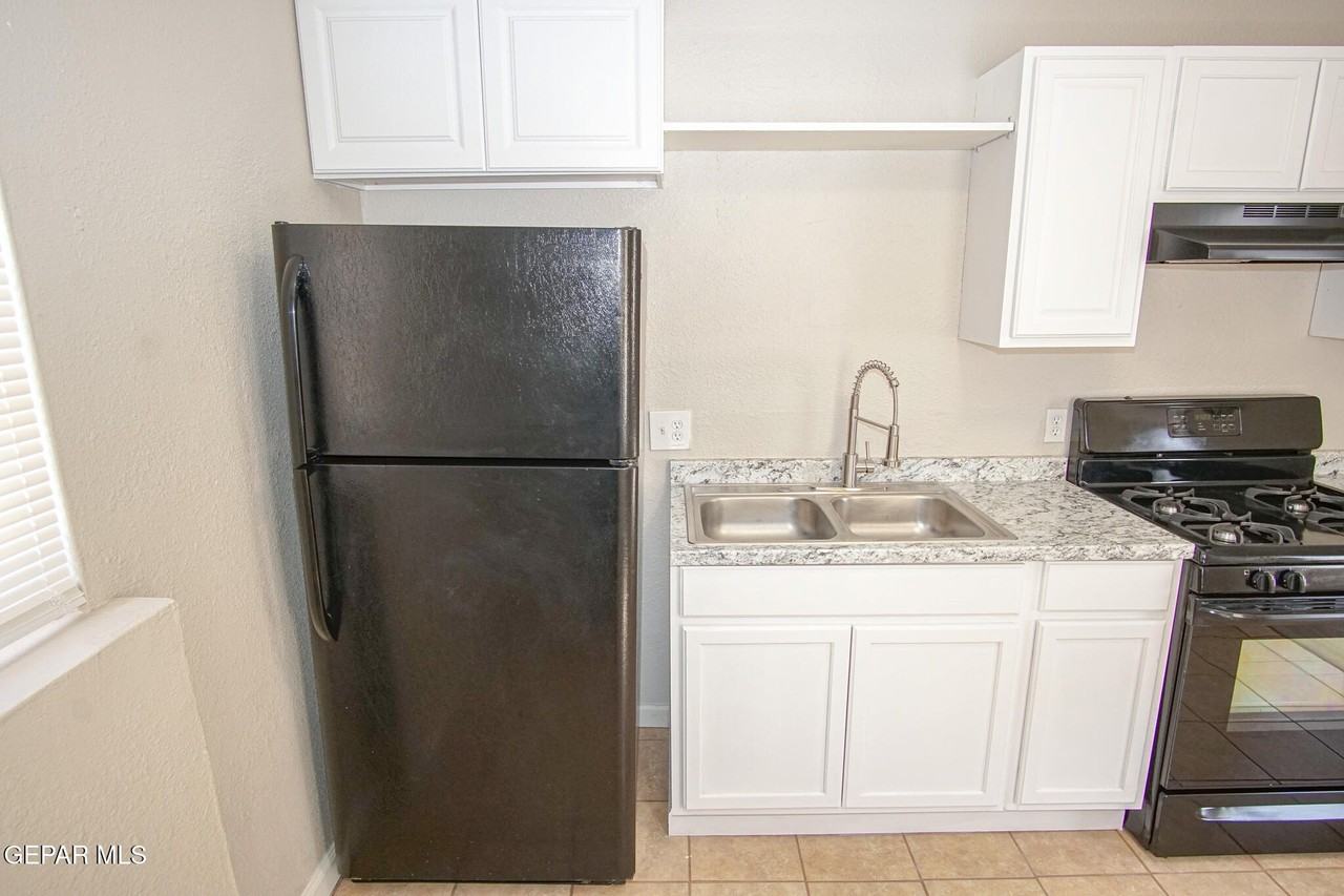 1309 Chadbourne St - Photo 7 of 17