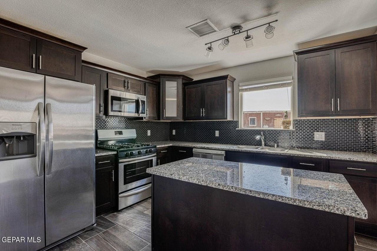 14202 Peyton Edwards Ave - Photo 6 of 44