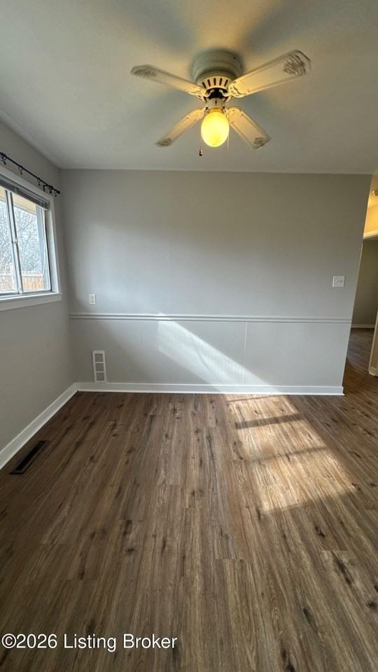 3122 Commander Dr - Photo 4 of 33