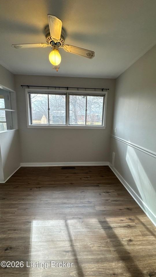 3122 Commander Dr - Photo 6 of 33