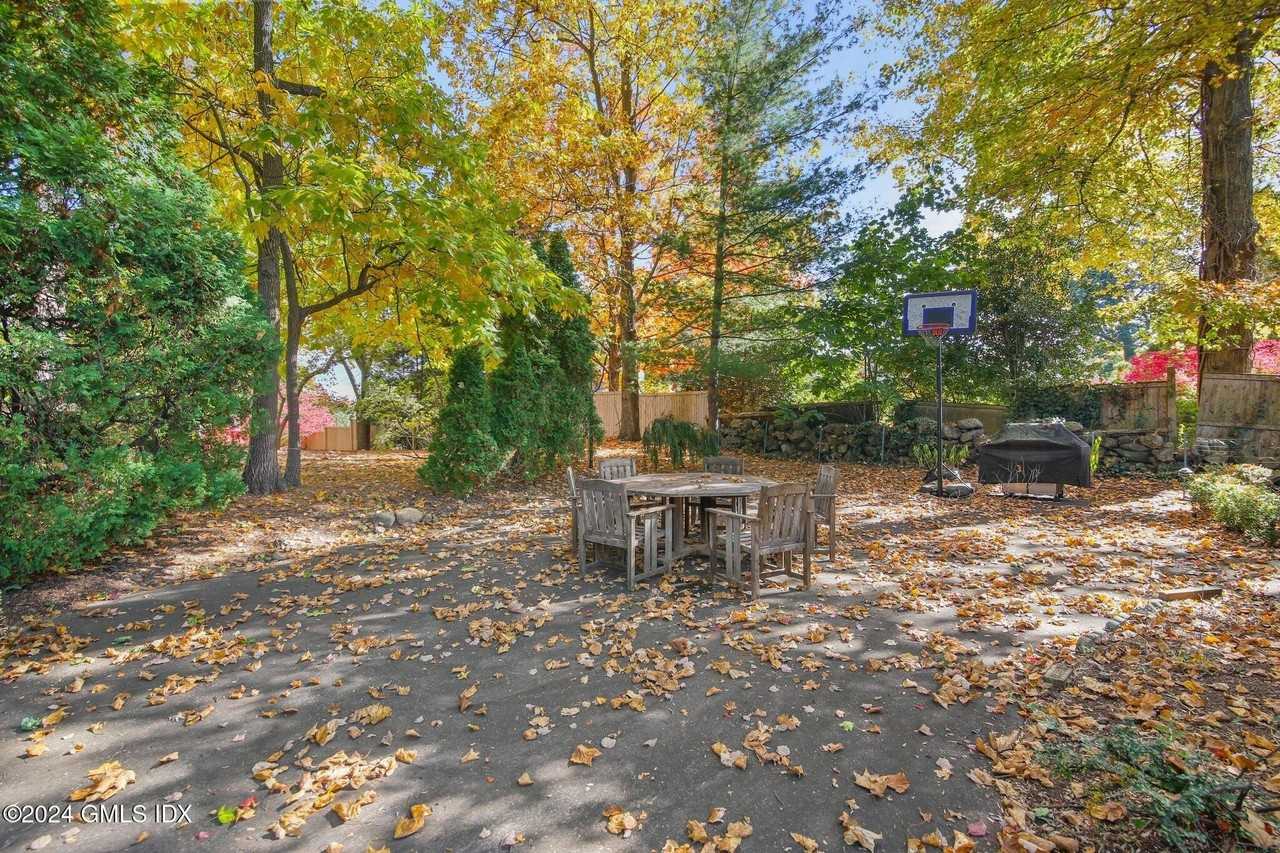 52 Hendrie Ave - Photo 3 of 18