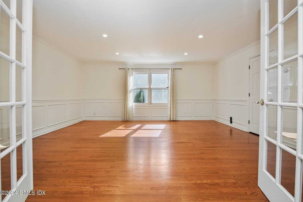 52 Hendrie Ave - Photo 5 of 18