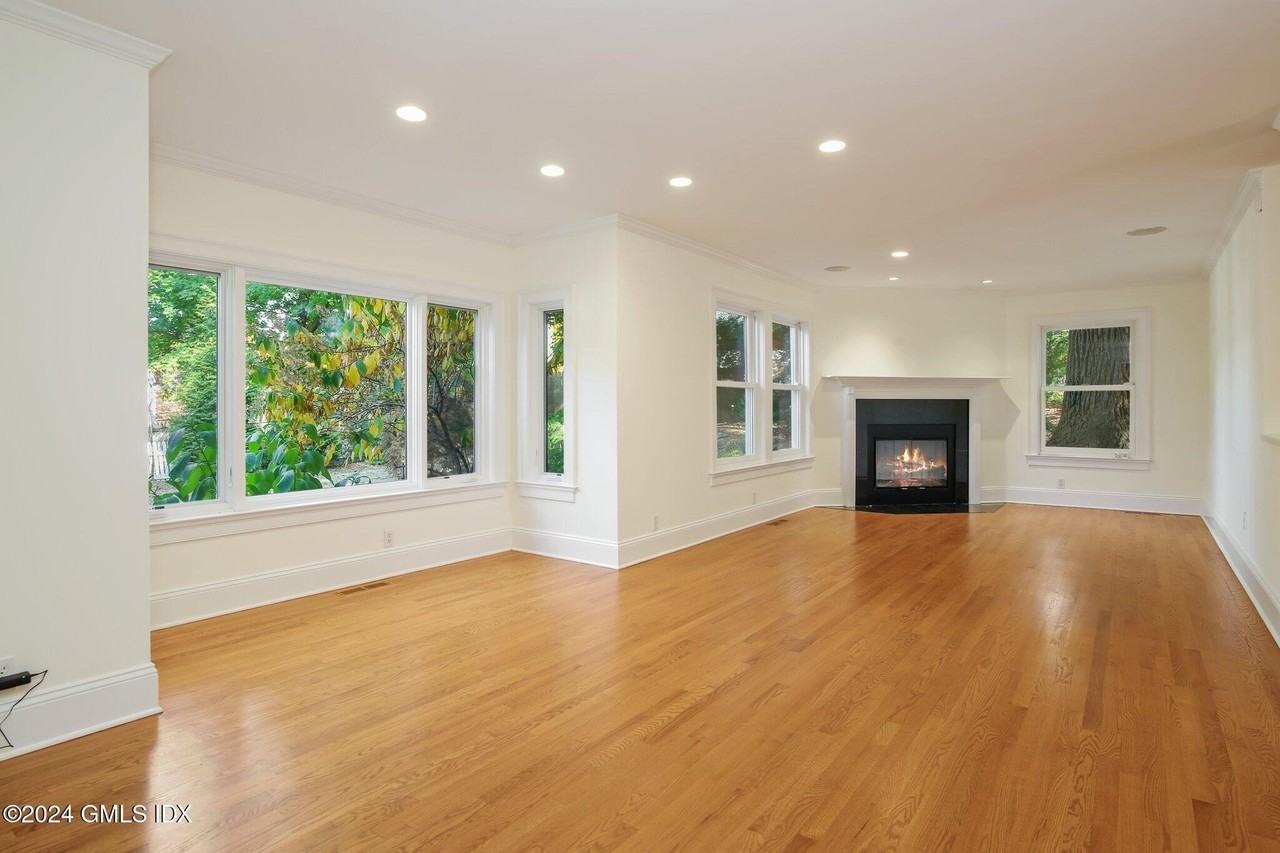 52 Hendrie Ave - Photo 6 of 18