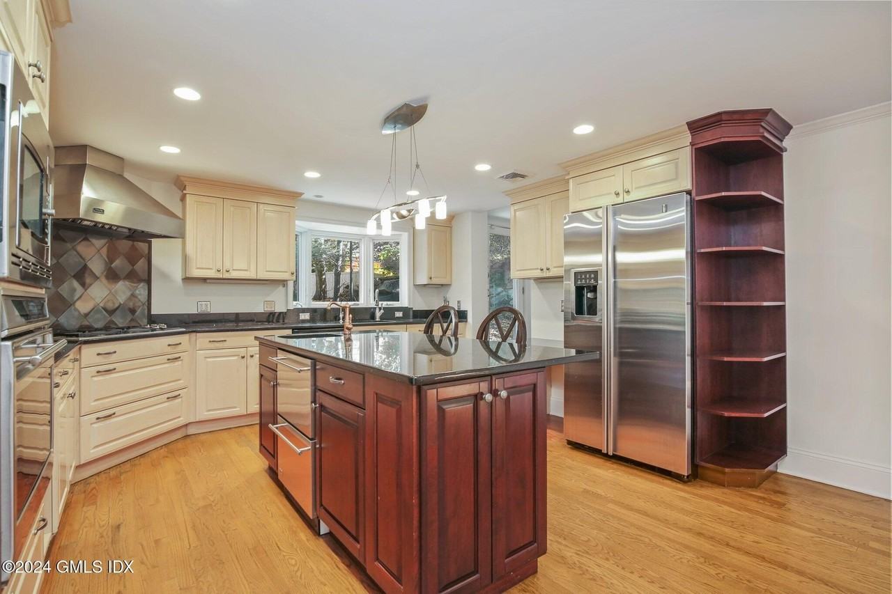 52 Hendrie Ave - Photo 7 of 18