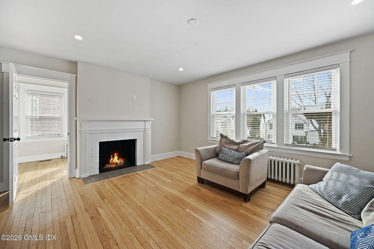 218 Park St - Photo 4 of 40