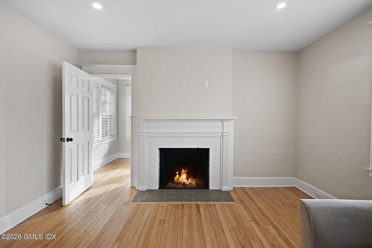 218 Park St - Photo 5 of 40