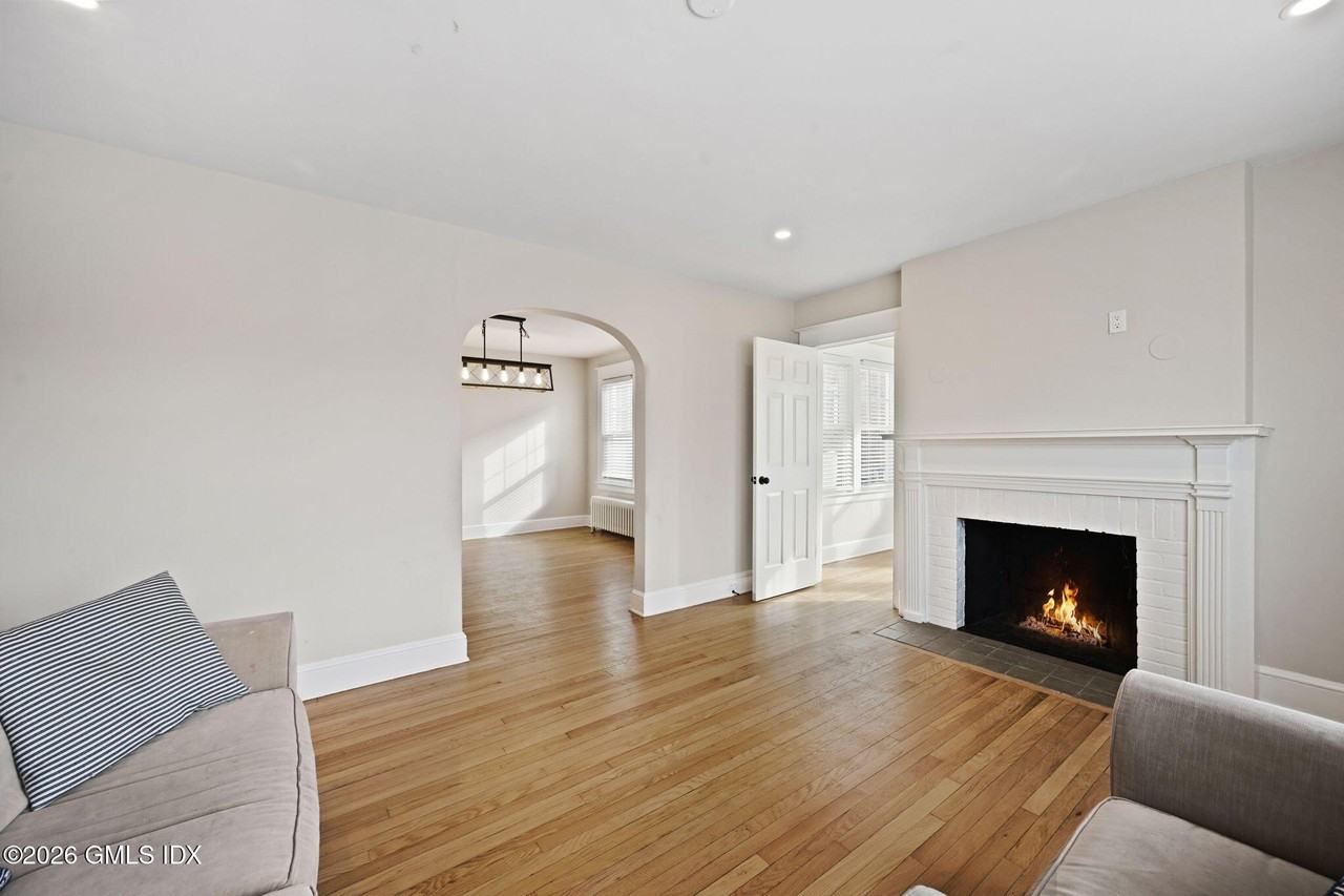 218 Park St - Photo 6 of 40