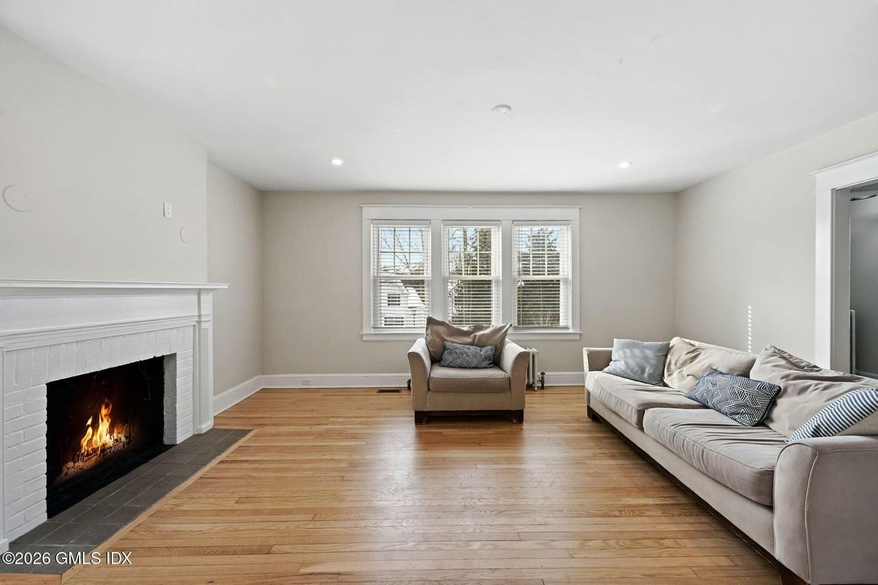 218 Park St - Photo 7 of 40