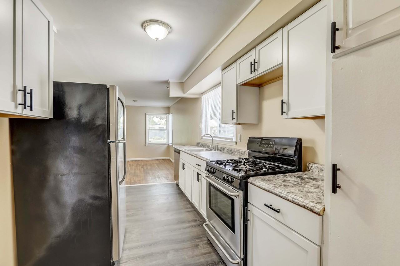 20794 Audrey Ave - Photo 7 of 12