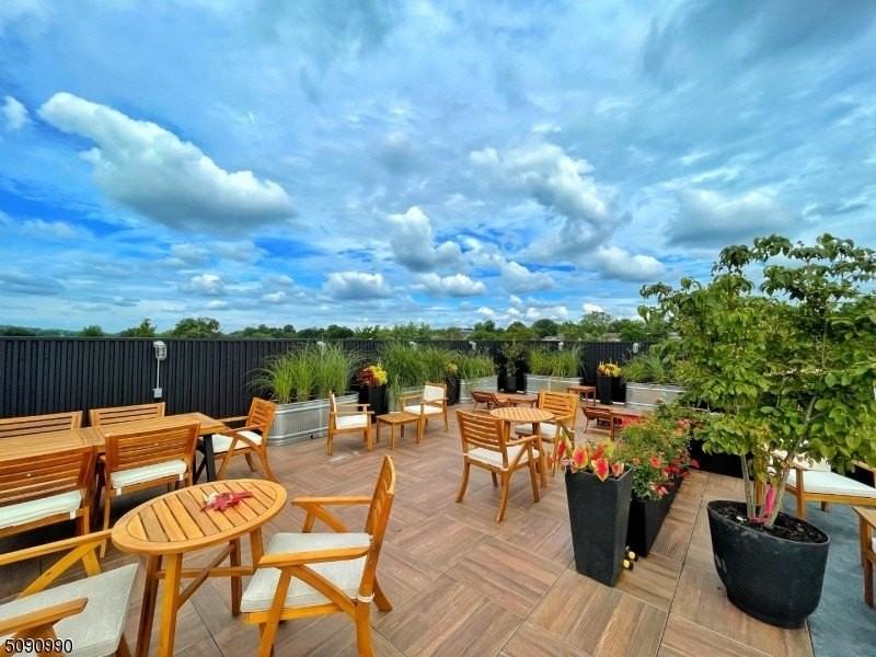 548 Franklin Ave #213 - Photo 5 of 10