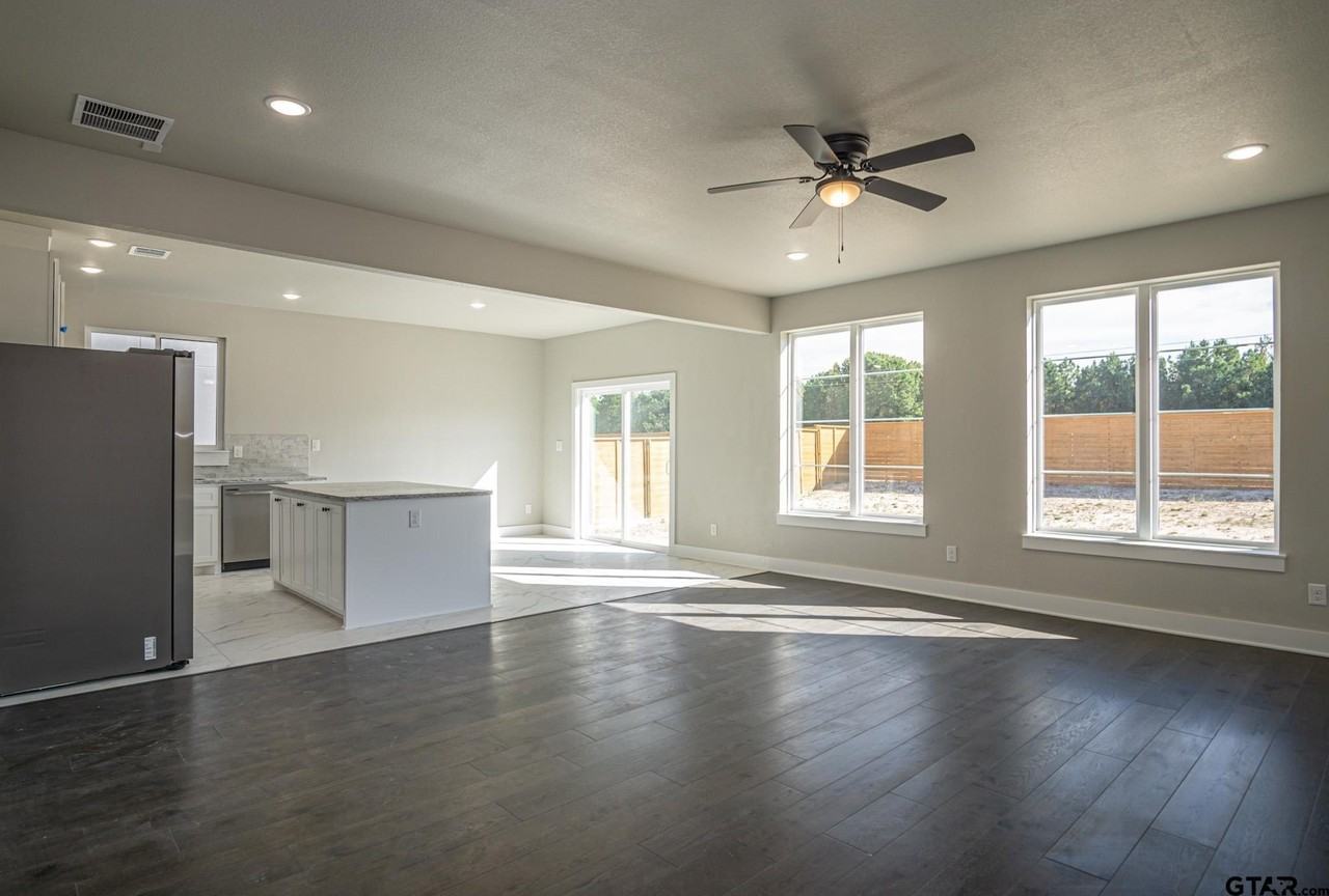 15455 Anna Ln - Photo 2 of 14