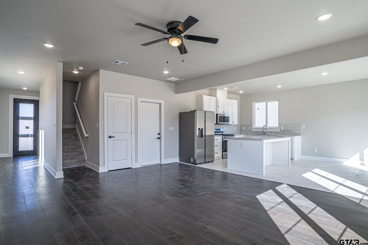 15455 Anna Ln - Photo 4 of 14