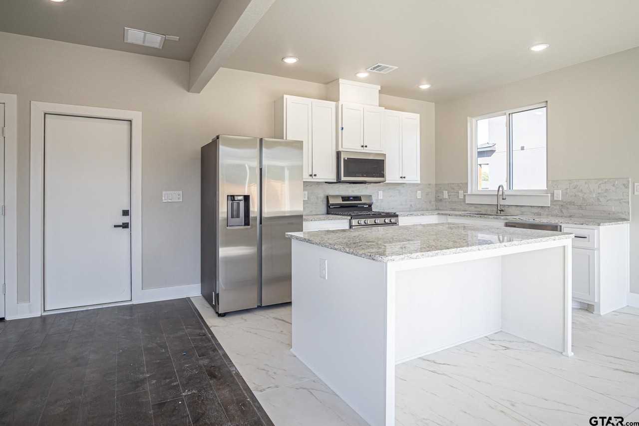 15455 Anna Ln - Photo 6 of 14