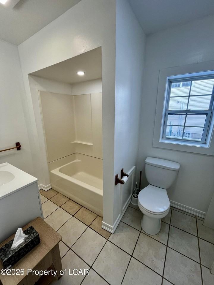 58 W Broad St - Photo 4 of 6