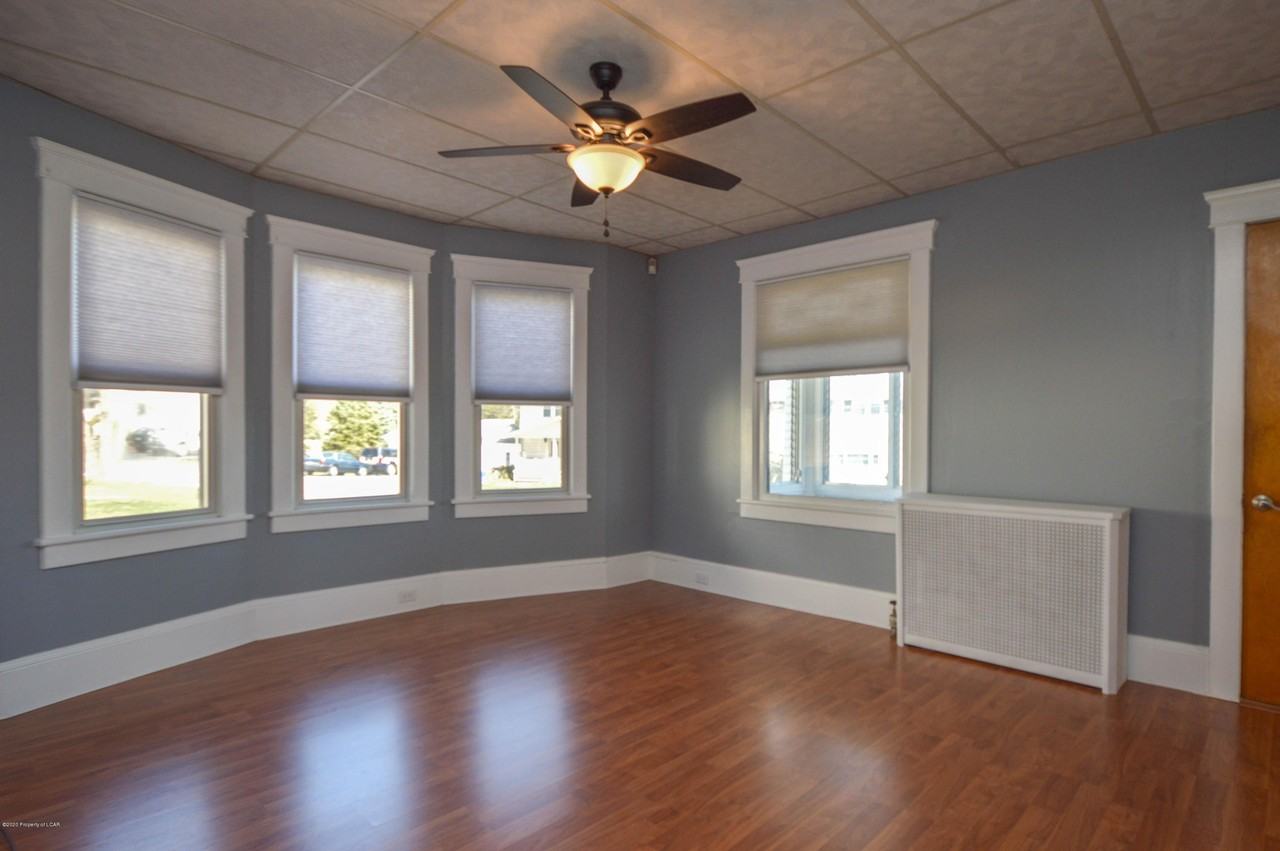 447 Main St - Photo 3 of 21