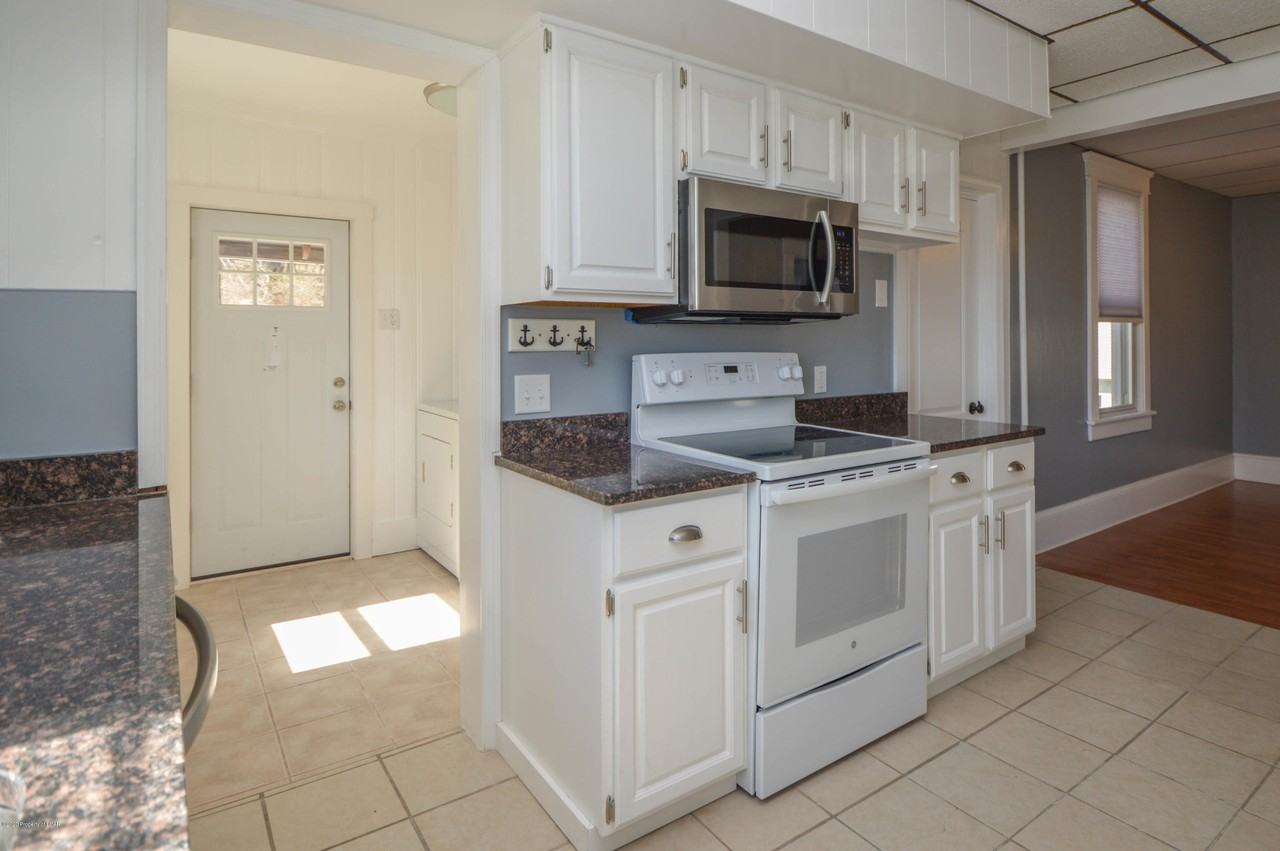 447 Main St - Photo 5 of 21