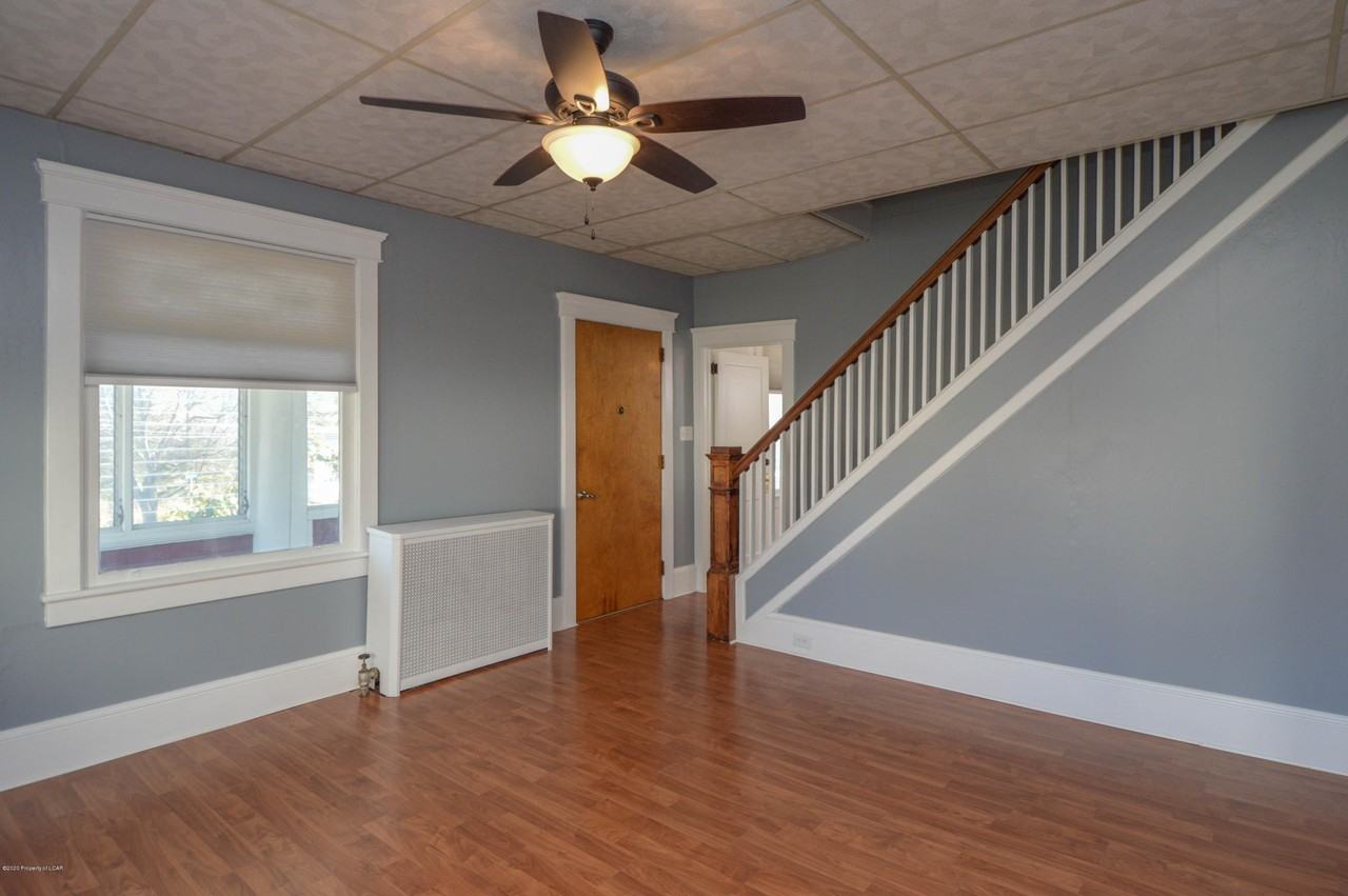 447 Main St - Photo 7 of 21