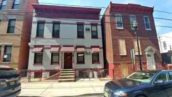 featured image of 819 24th St #1R