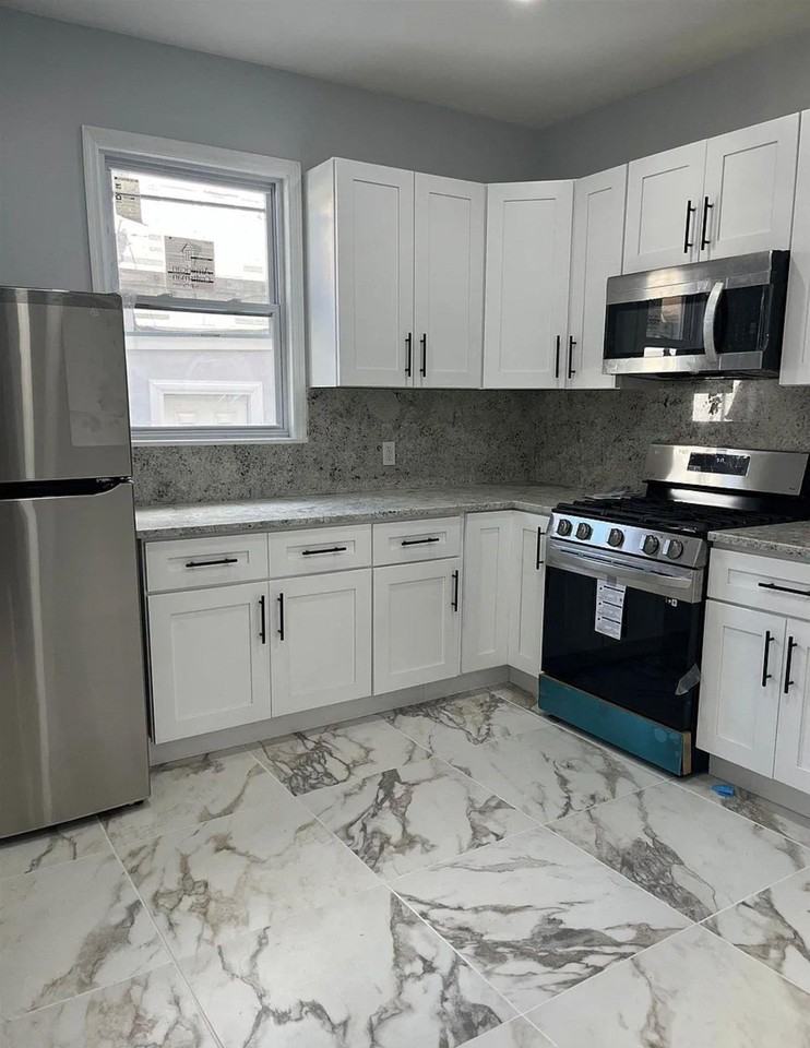 40 Condict St - Photo 3 of 38