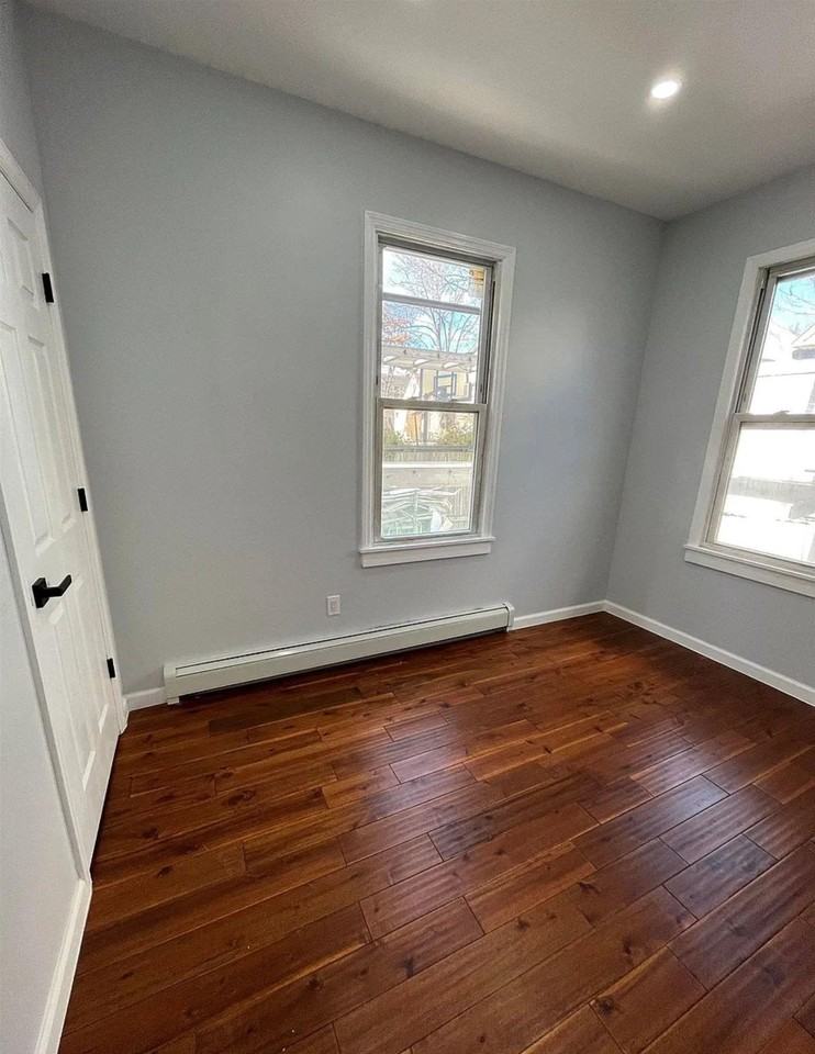 40 Condict St - Photo 5 of 38