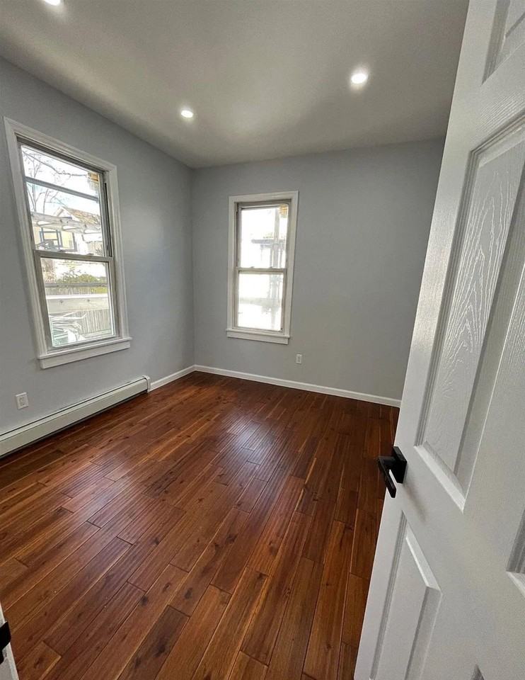 40 Condict St - Photo 6 of 38