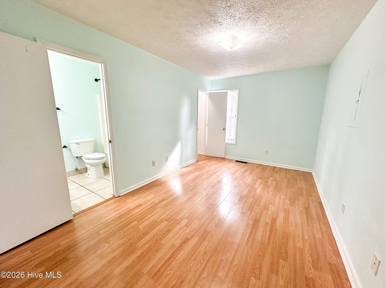 631 Varsity Dr - Photo 2 of 16