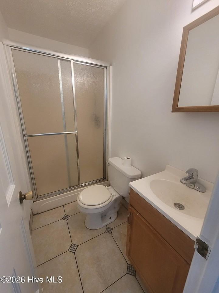 631 Varsity Dr - Photo 6 of 16