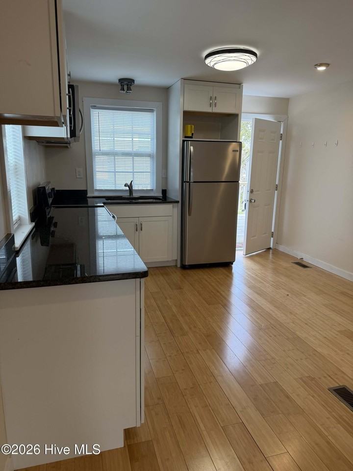 502 Bridges St - Photo 3 of 11