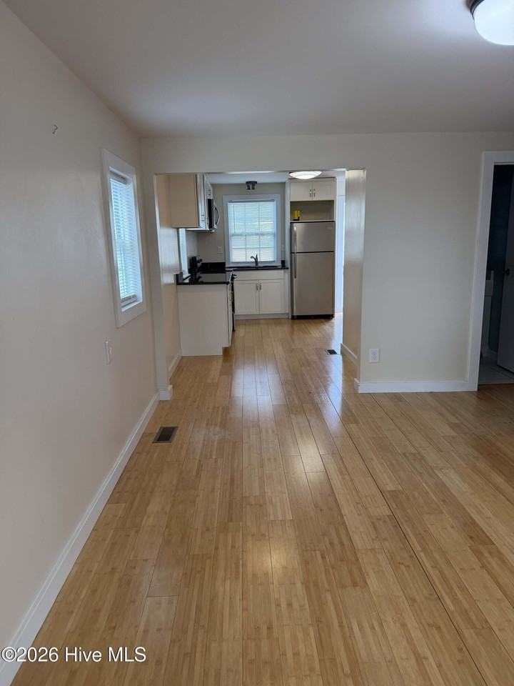 502 Bridges St - Photo 6 of 11