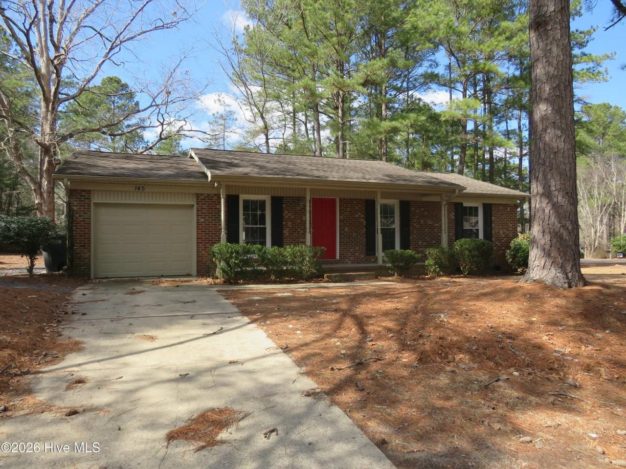 145 Sandhills Cir - Photo 2 of 18