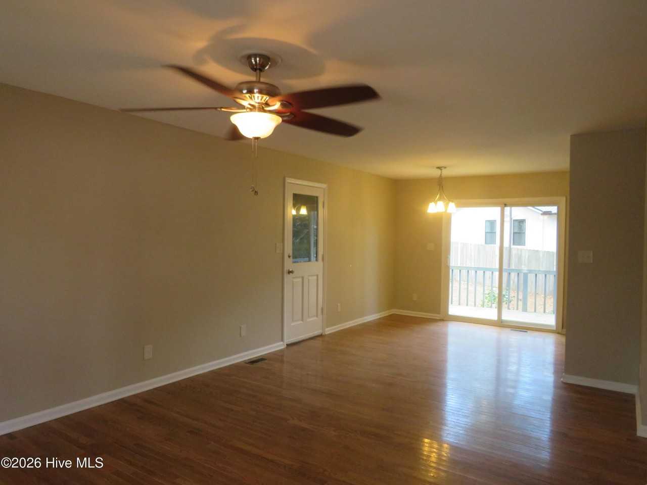 145 Sandhills Cir - Photo 3 of 18