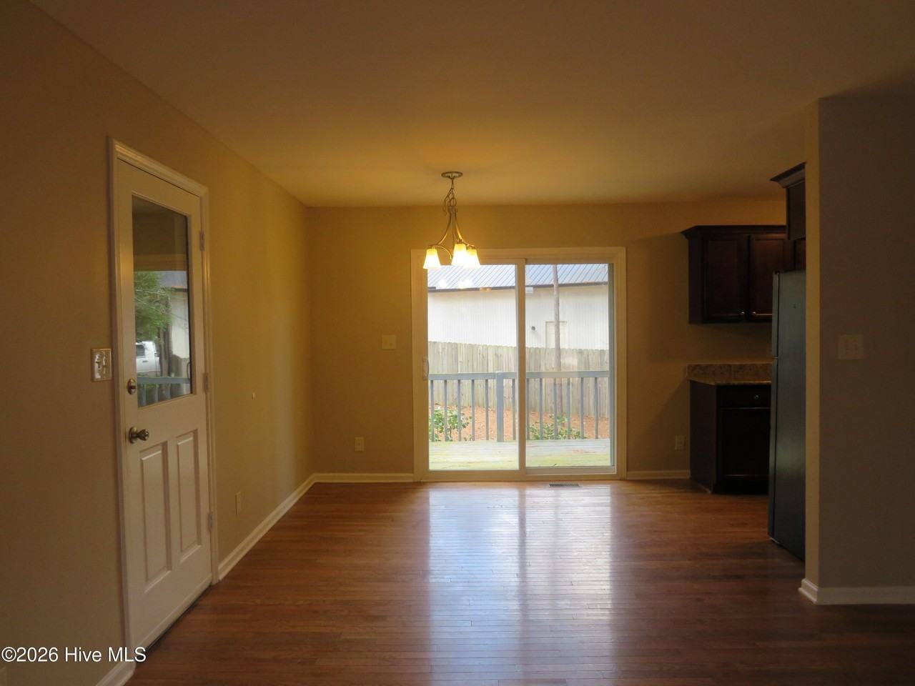 145 Sandhills Cir - Photo 4 of 18