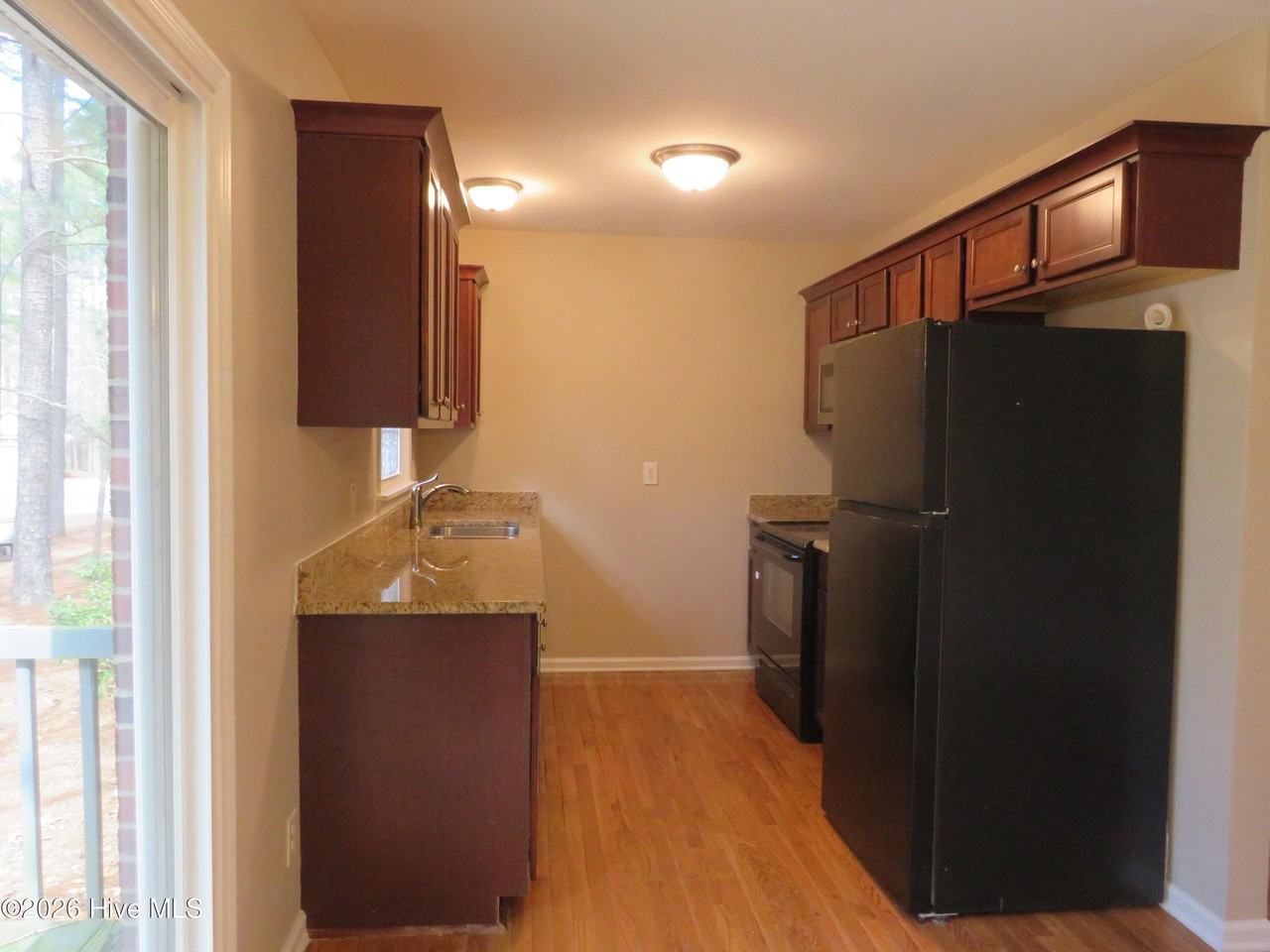 145 Sandhills Cir - Photo 6 of 18