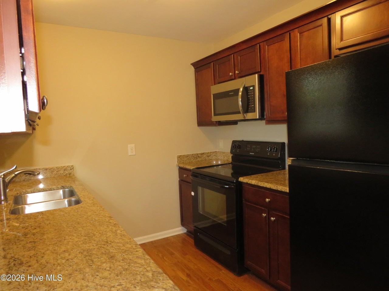 145 Sandhills Cir - Photo 7 of 18