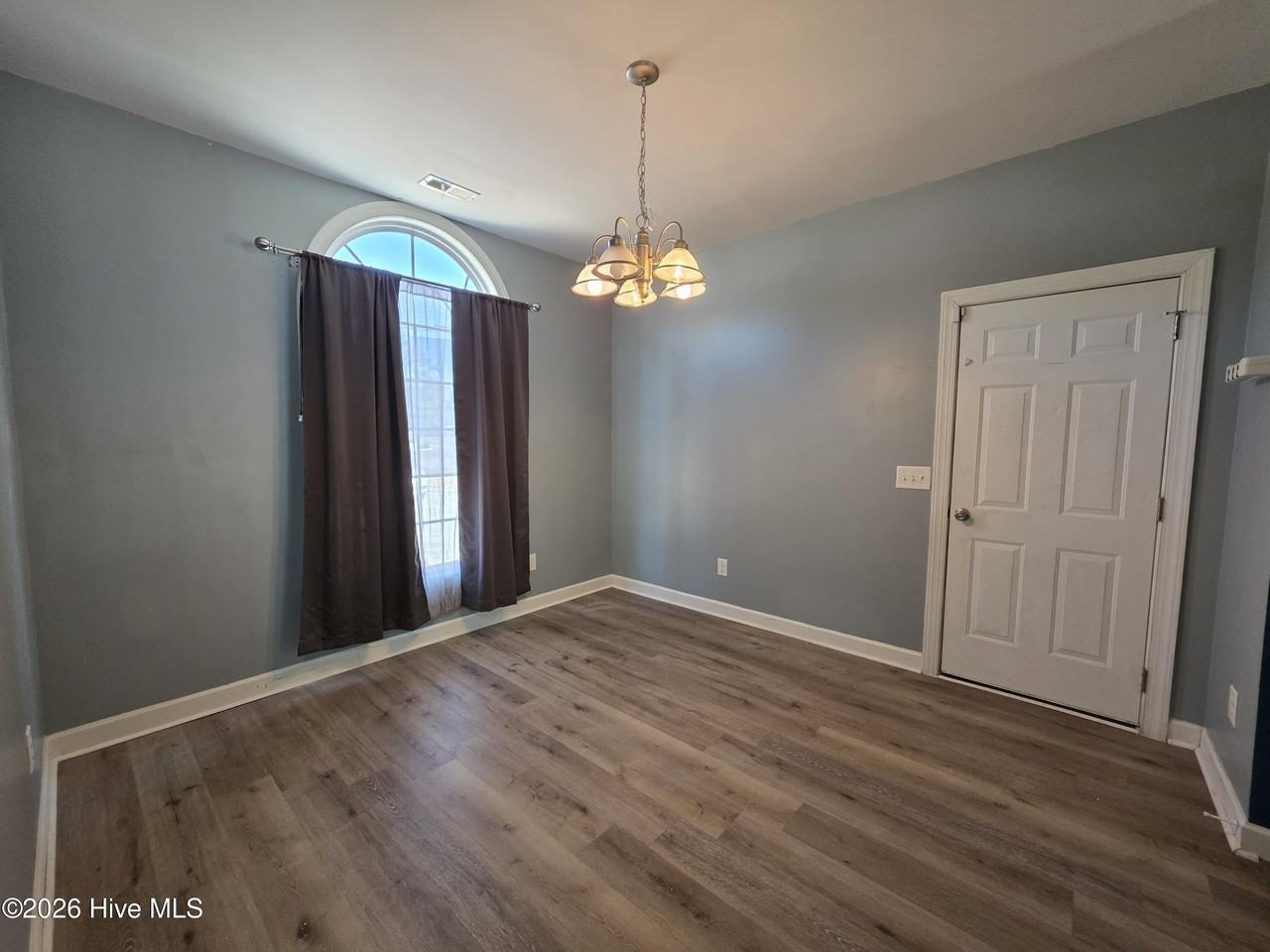 128 Brians Woods Rd - Photo 5 of 17